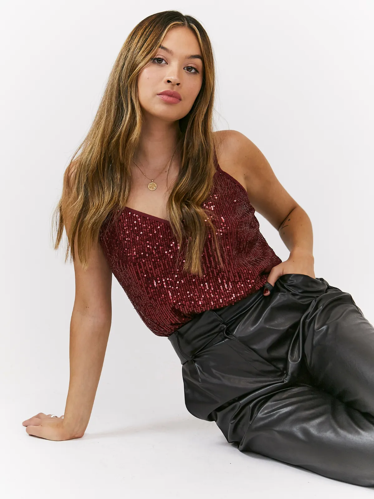 Daya Sequin V Neck Top / Burgundy