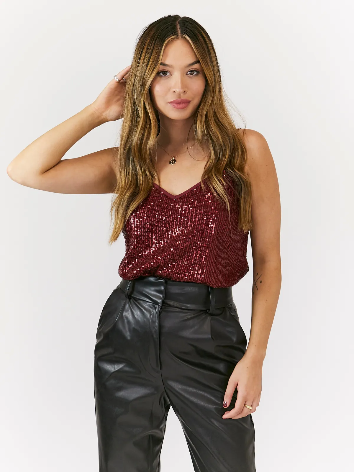 Daya Sequin V Neck Top / Burgundy