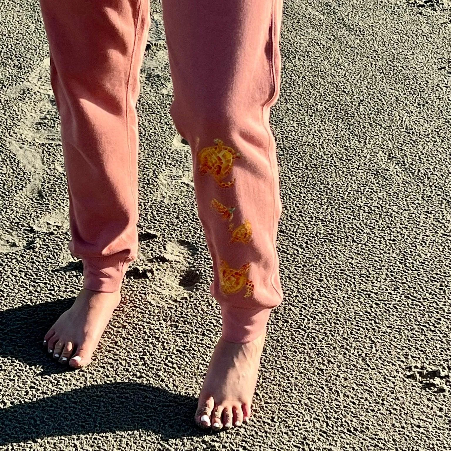 Joggers front sea turtles design on lower leg