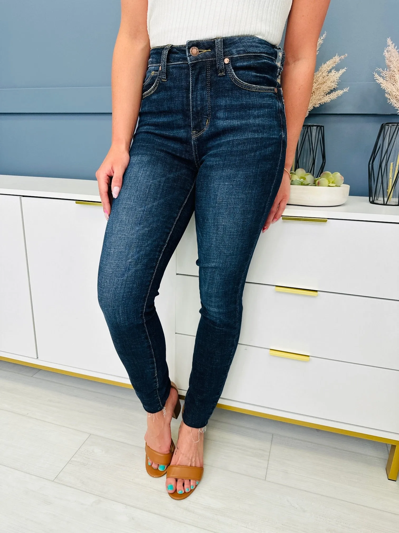 Judy Blue The Trifecta Tummy Control And Butt Lifting Skinny Jeans in REG/CURVY